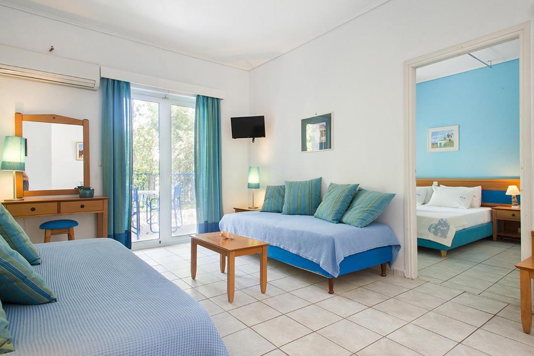 Daphne'S Club Hotel Apartments Xylokastro Dış mekan fotoğraf